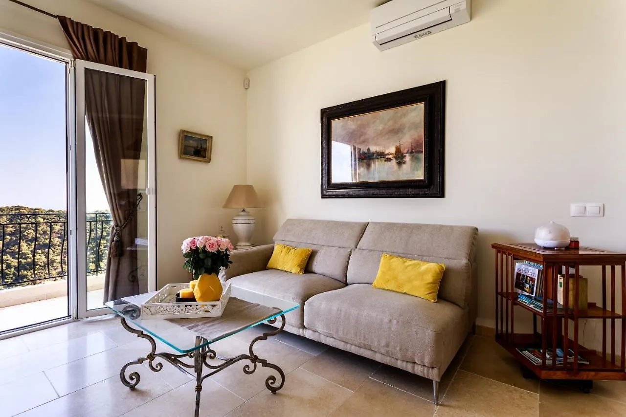 Sea View Apartment With Private Secure Parking - 2 0*, Villefranche-sur-Mer France