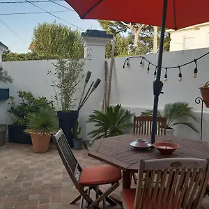Apartment Grand Avec Patio, Marseille