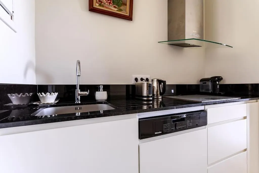 Sea View Apartment With Private Secure Parking - 2 France